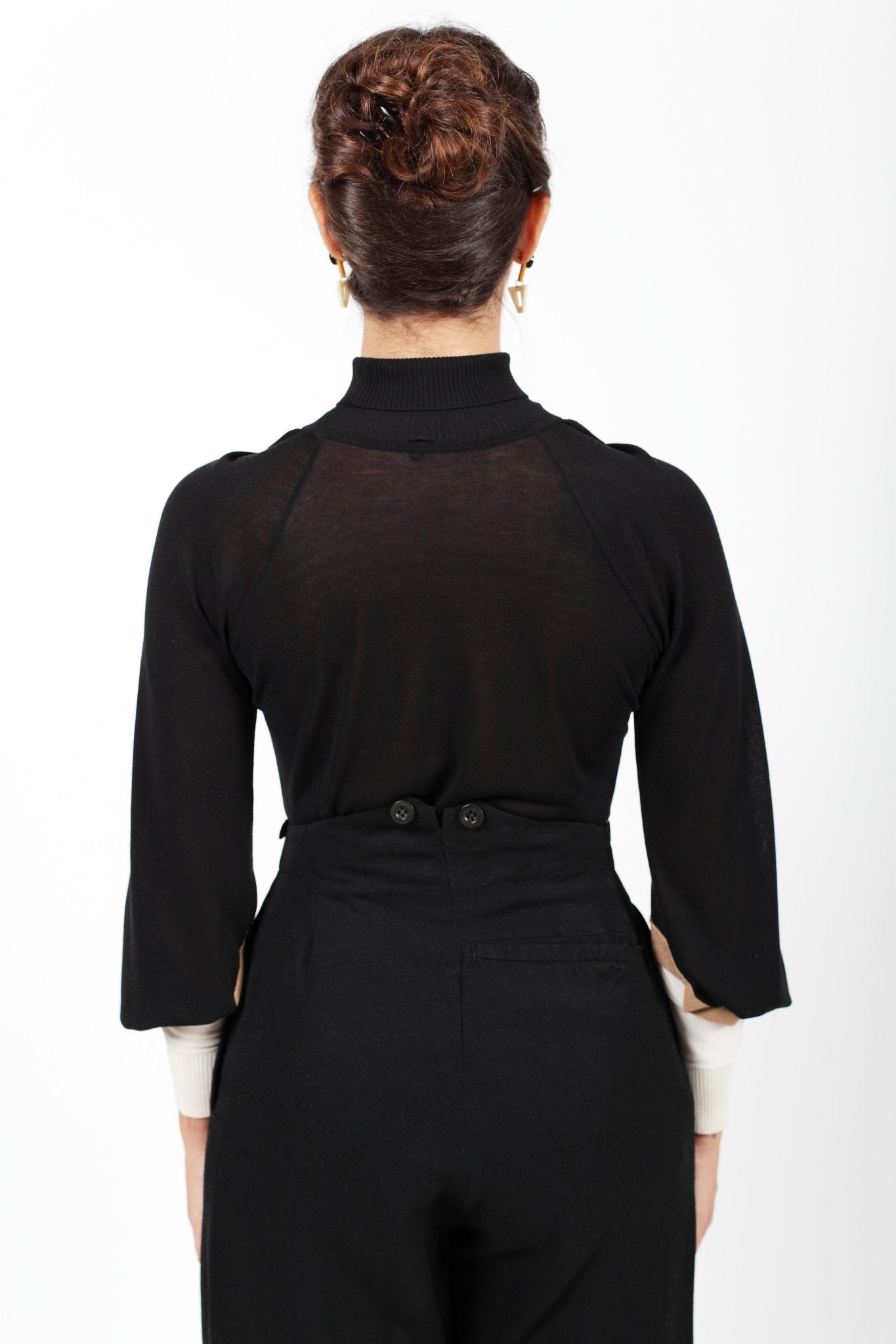 Combelle Elsa Top in black, back view showing the shoulders covered for a day look